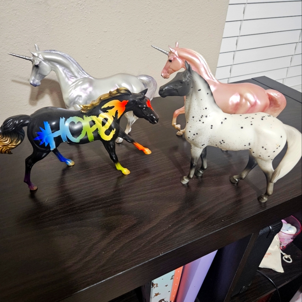 Breyer horse set of 4